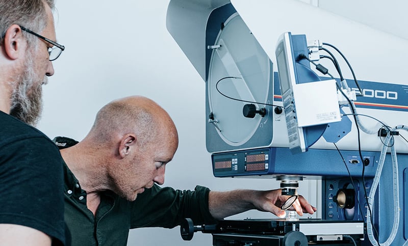 Magnetfabriken-two-colleagues-inspecting-a-magnet